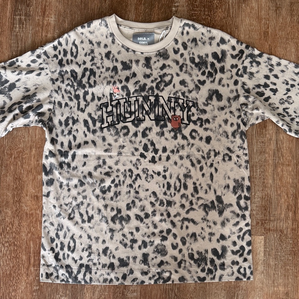 Sela Hunny Leopard Print Short Sleeve Tee